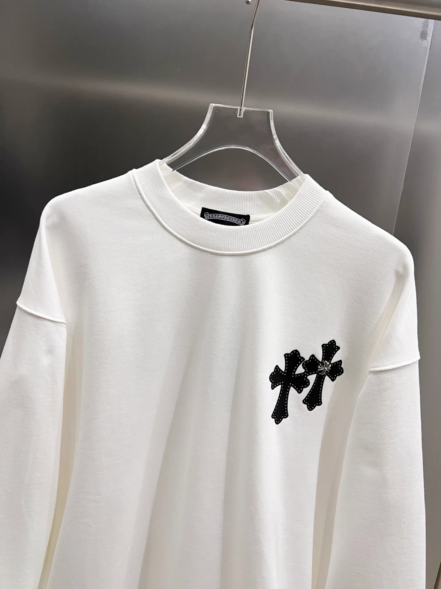 🅿️280 CH Crowe 2025 Autumn and Winter New Style Round Neck Long Sleeve Sweater Cross Patch Leather + Customized Hardware Metal Horseshoe Sanskrit Characters + Middle Eastern Australian Diamond Design Craftsmanship The real thing is great🔥Same style for men and women, loose version Size S M L XL XXL Five sizes Black White